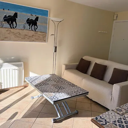 Apartmán Agreable 2 Chambres, Balcon, Calme Et Soleil
